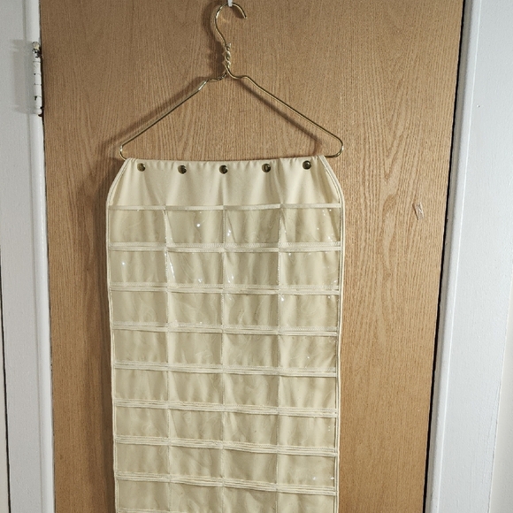 Elegant Cream Jewelry Organizer - Picture 5 of 5